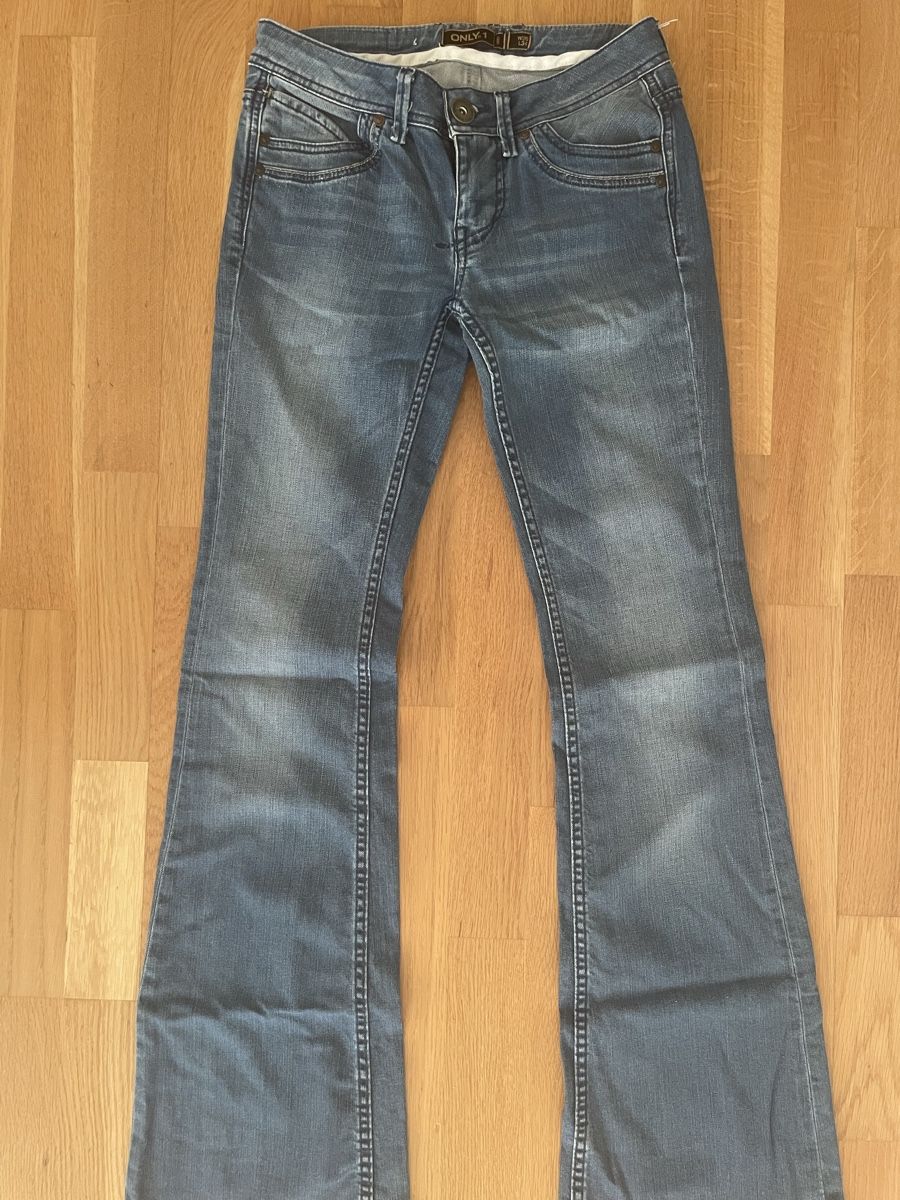 Only Jeans: Flared Low Jeans Only 26/34 – Usato da Greifensee venduto da cosma76