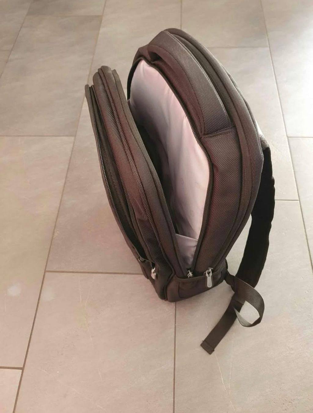 Zaini: Sac à dos PC portable HP 15,6" – Nuovo (secondo la descrizione) da Le Noirmont venduto da die_56yf 3