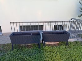 Zwei Pflanzenkisten Kunststoff dunkelgrau gebraucht