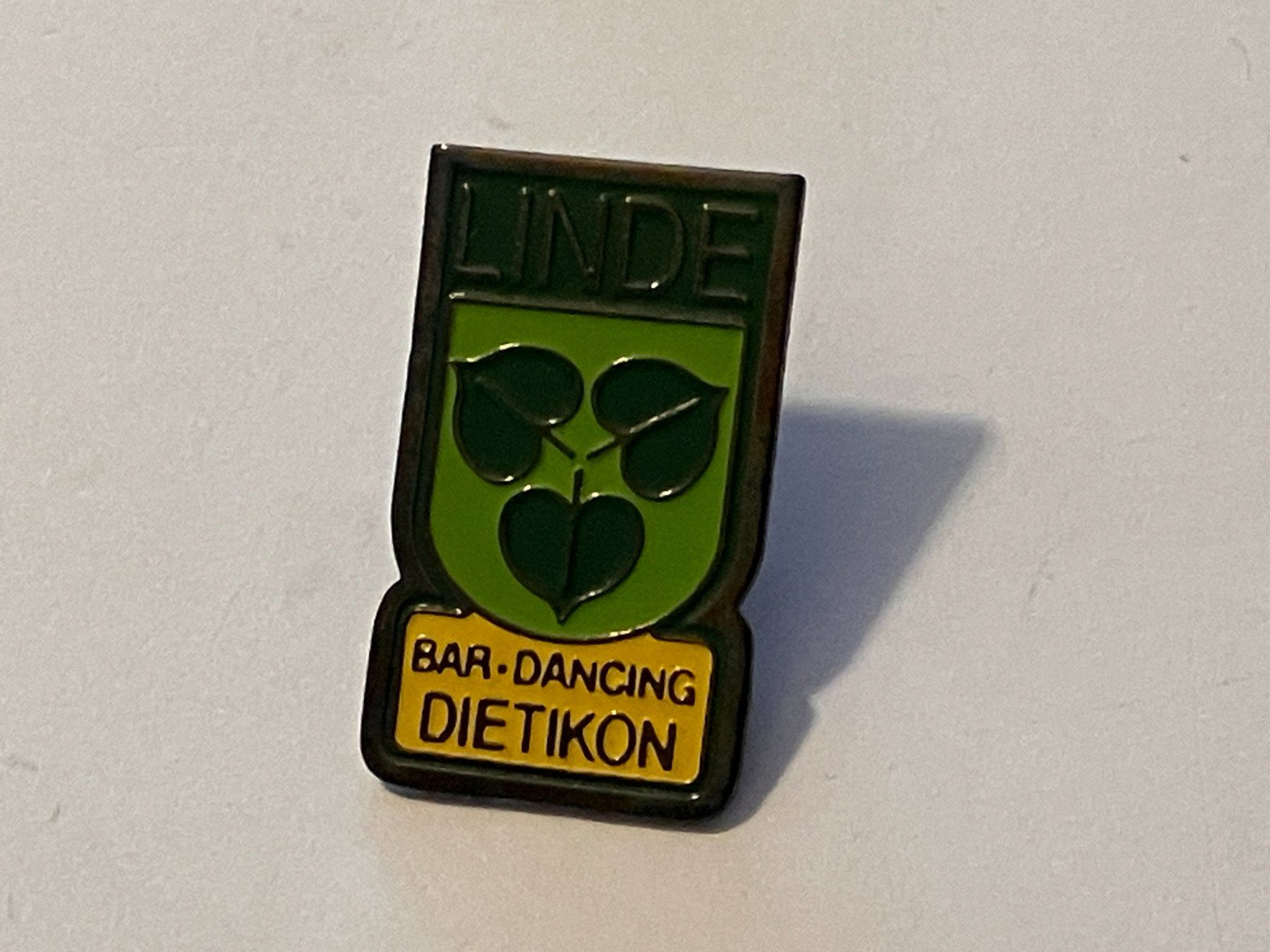 Plaquettes & Badges: 1 Pin Linde Bar Dancing Dietikon – D'occasion à Basel par djwwpp