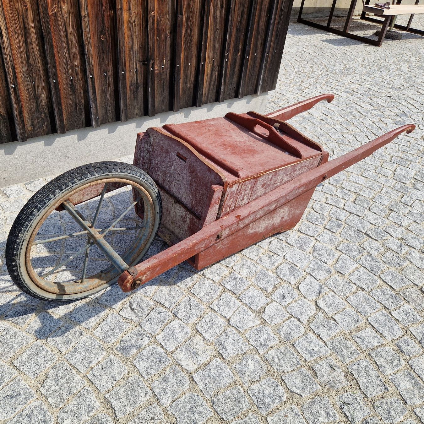 Carriole: antik Schubkarren – Usato da Appenzell Eggerst. venduto da Nisblismees