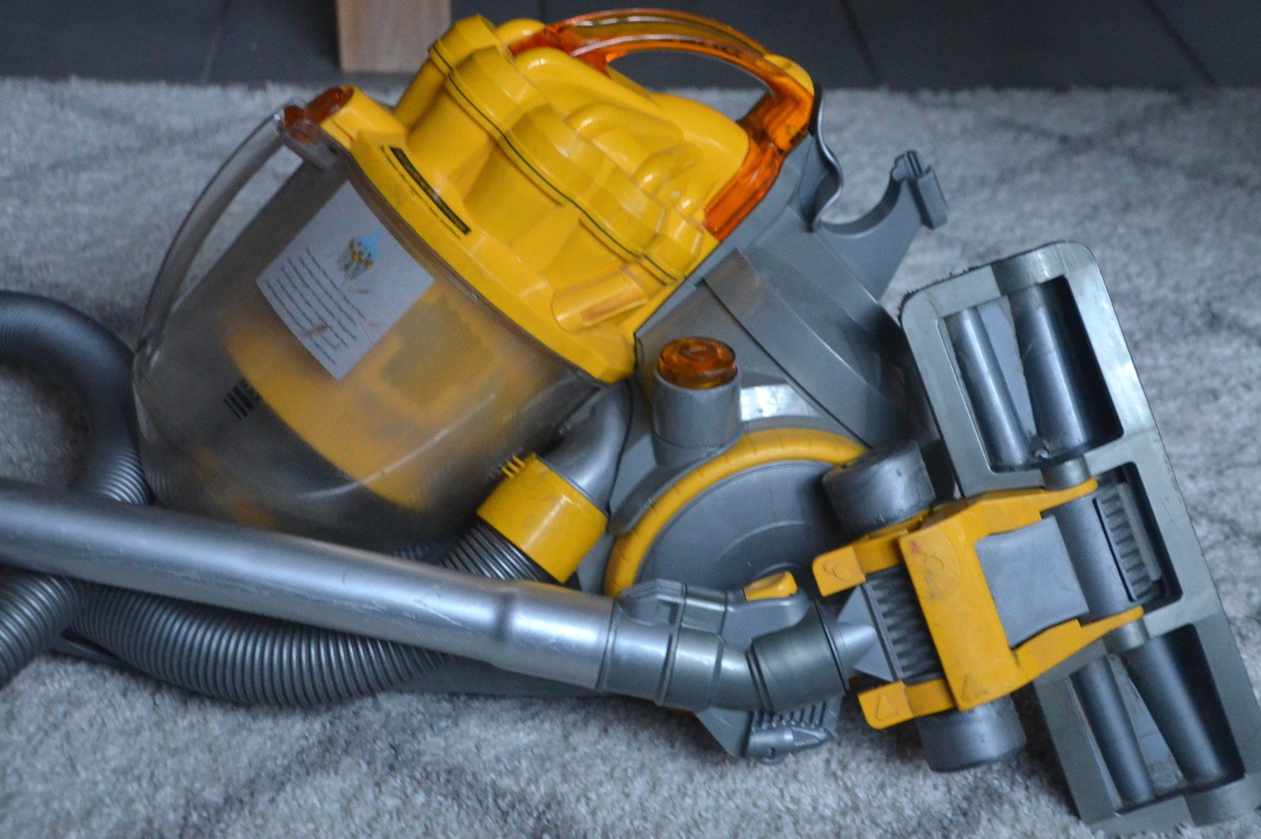 Dyson Staubsauger & Zubehör: Dyson DC08 Staubsauger / aspirateur – Gebraucht aus Collonges von