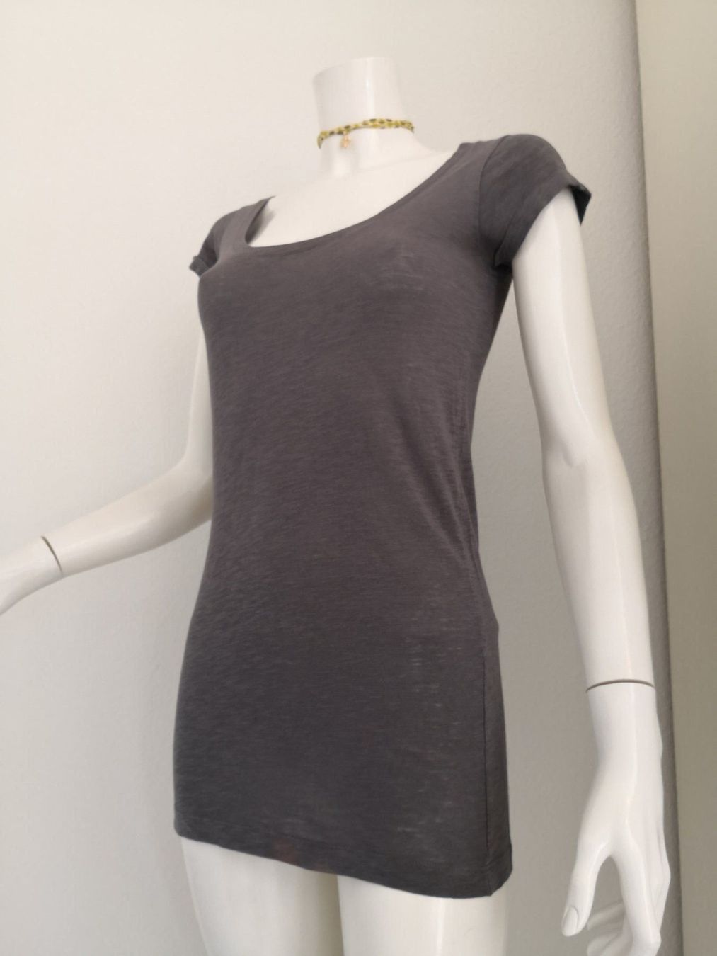 Mango T-shirt: 🤩MANGO T-SHIRT GRAU & PRADA P. – Usato da Olten venduto da Naja-Twins-Twins 8