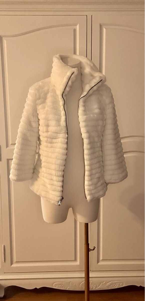 Guess Jacken: Guess Kunstfelljacke Jacke xs – Neu (gemäss Beschreibung) aus Pfaffhausen von Klaras_second_hand
