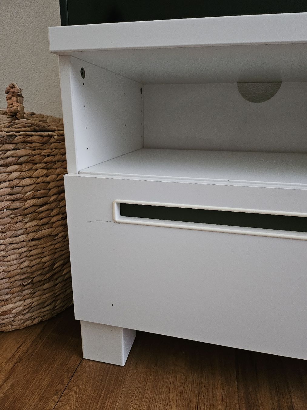 Ikea Meubles TV: Niedrige TV-Möbel  – D'occasion à Uerkheim par lau_pn5l 1