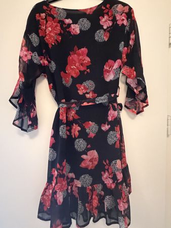 Abito corto Guess floreale nero con volant taglia S