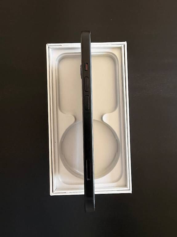 Apple Telefoni cellulari / Smartphones: iPhone 15 128GB Schwarz – Usato da Aesch ZH venduto da hugfab 2