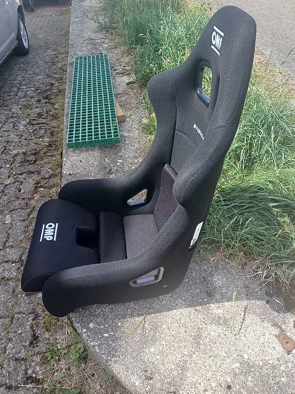 OMP Tutti pezzi di ricambio auto: OMP Rennsitz mit FIA – Usato da Epauvillers venduto da Cello1966 1