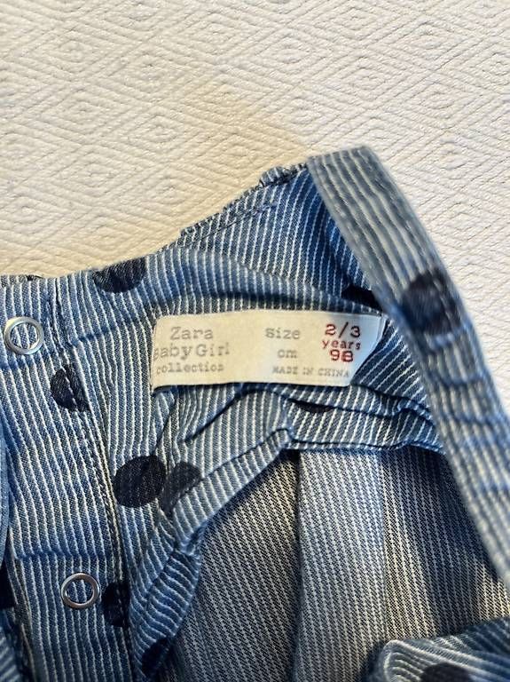 Pantaloni: 2 Latzhosen – Usato da Zürich venduto da XB86 3