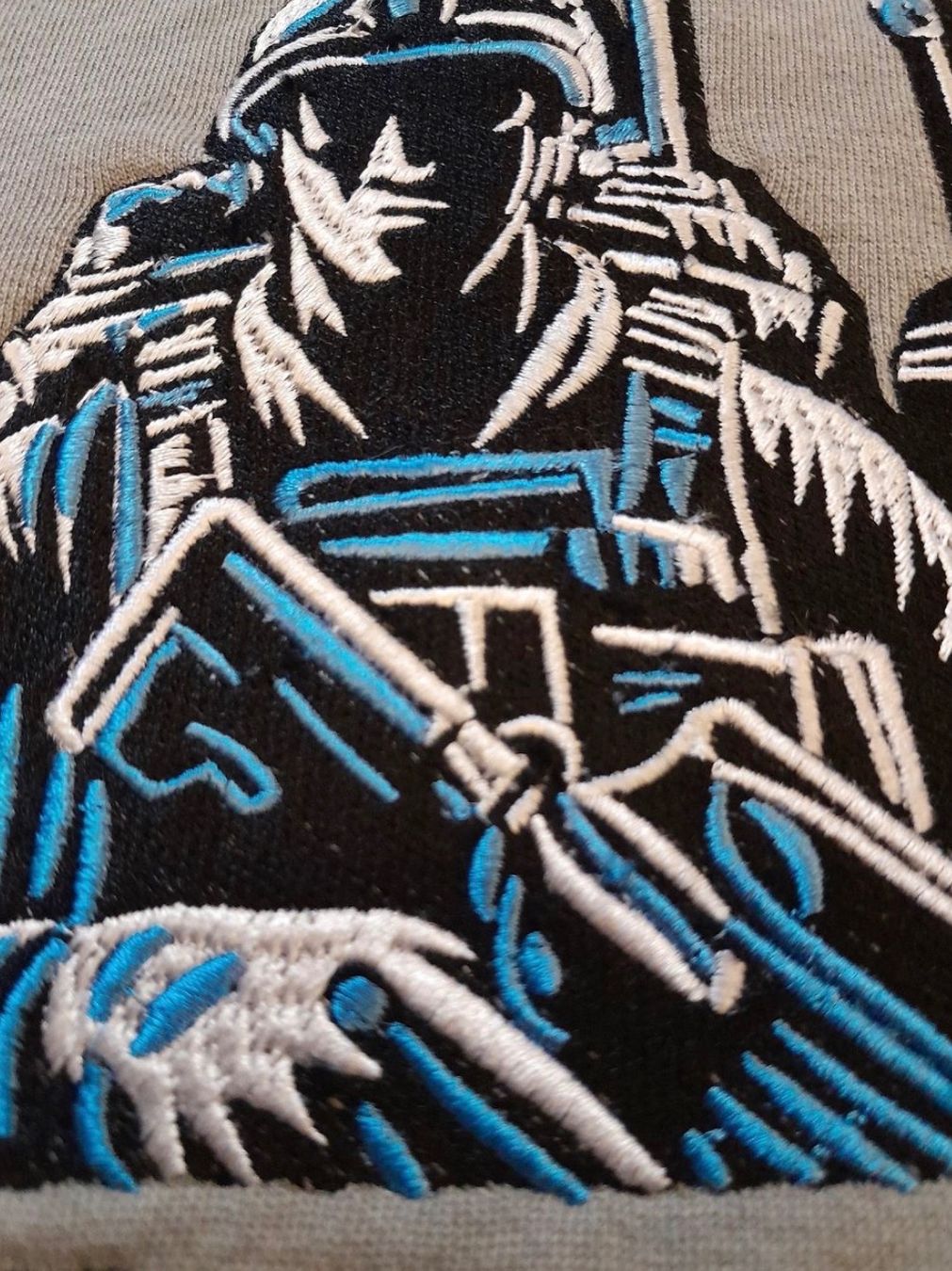 Pullover & Sweatshirts: Kapuzenpulli Militär Kompanie – Gebraucht aus Bern von U2000 2