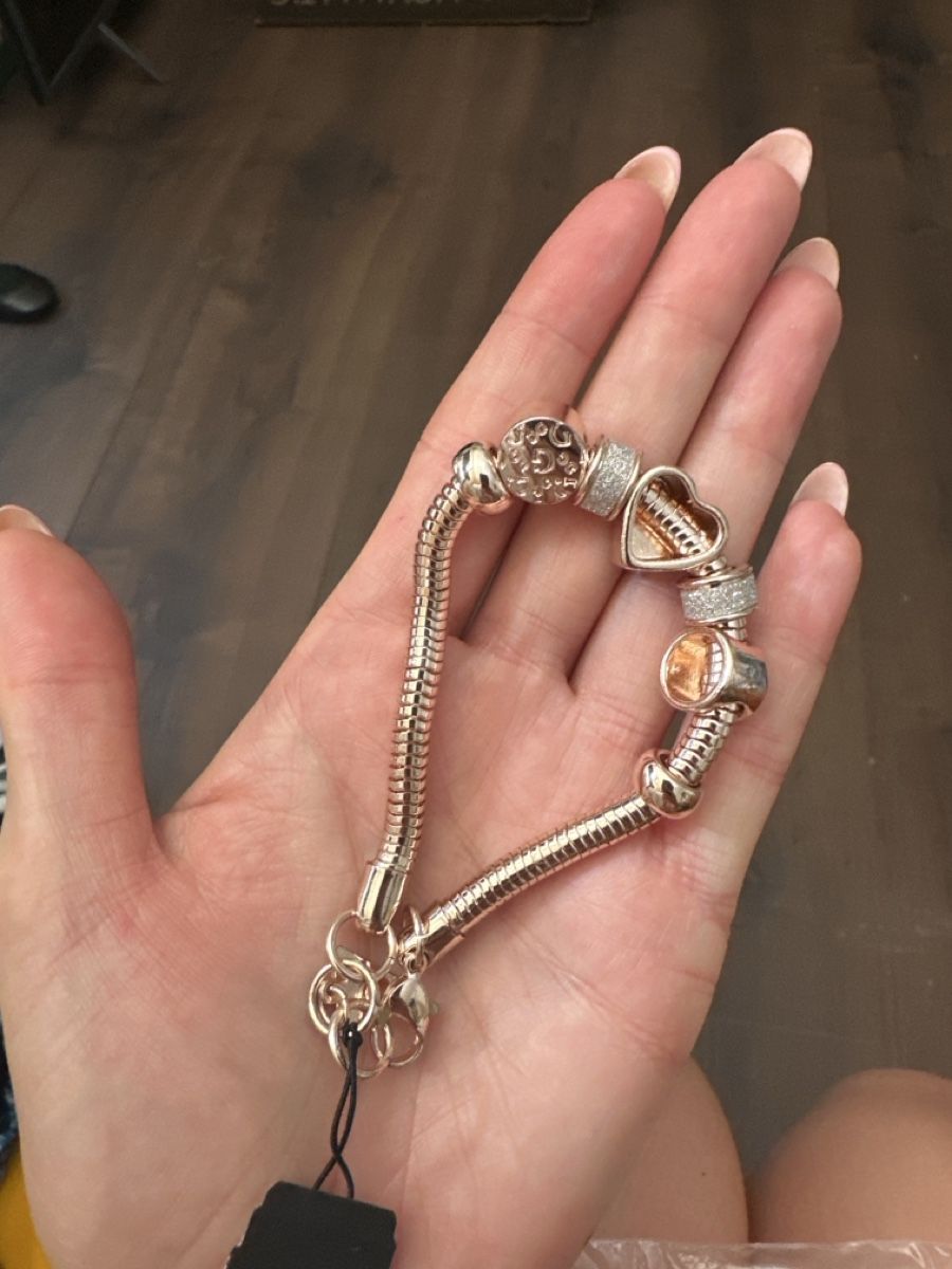 Guess Bracciali & Braccialetti: Armband Guess Rosé mit Charms neu – Nuovo e nell'imballaggio originale da Biel/Bienne venduto da julietteW. 1
