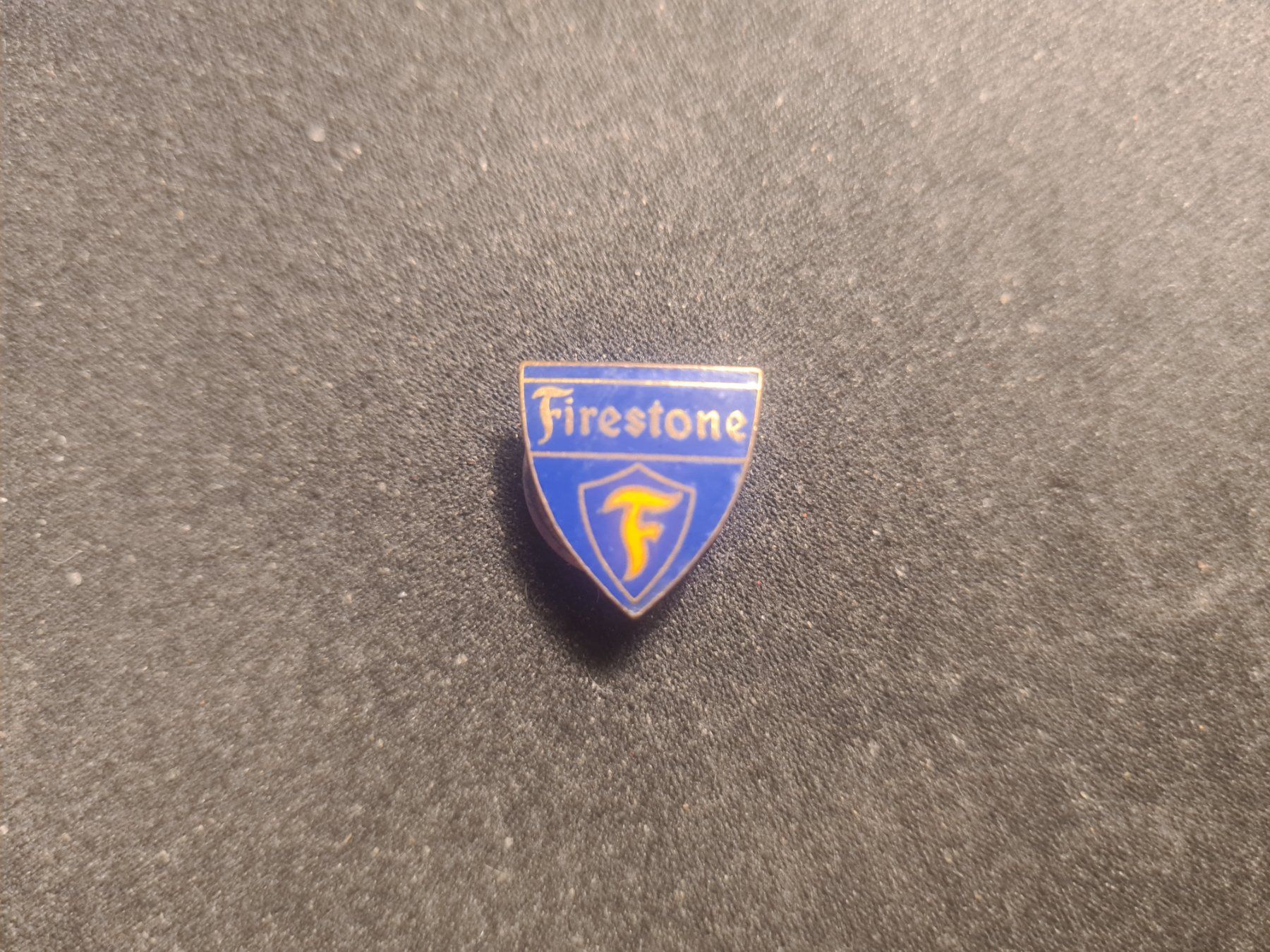 Placchette & Badge: FIRESTONE BADGE VINTAGE COLLECTION – Usato da Bellevue venduto da BURGOLMANIA
