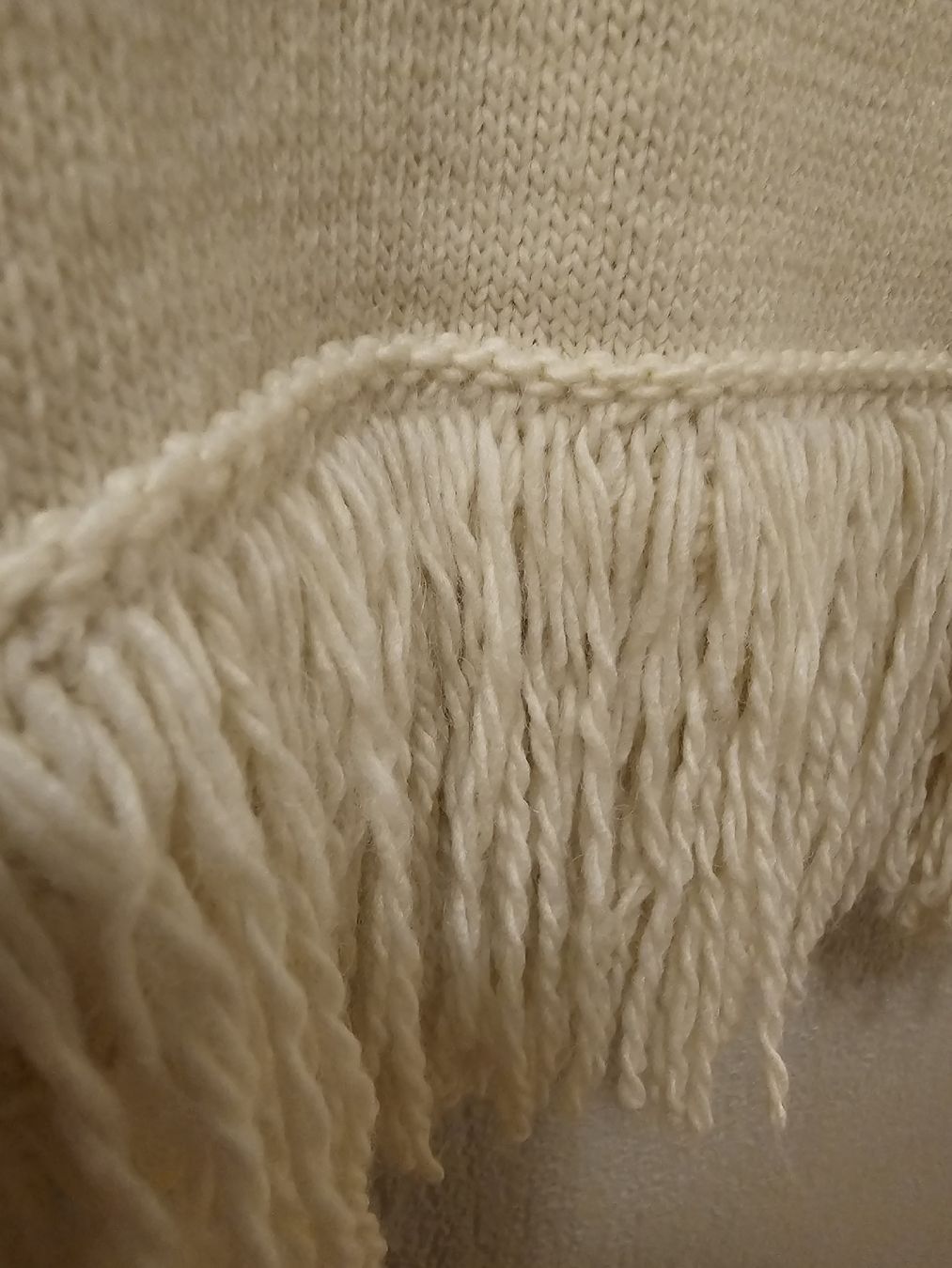 H&M Maglioni & Felpe: H&M Pullover mit Fransen, Crème-Weiss, Grösse M – Nuovo (secondo la descrizione) da Bern venduto da Oscarella 3