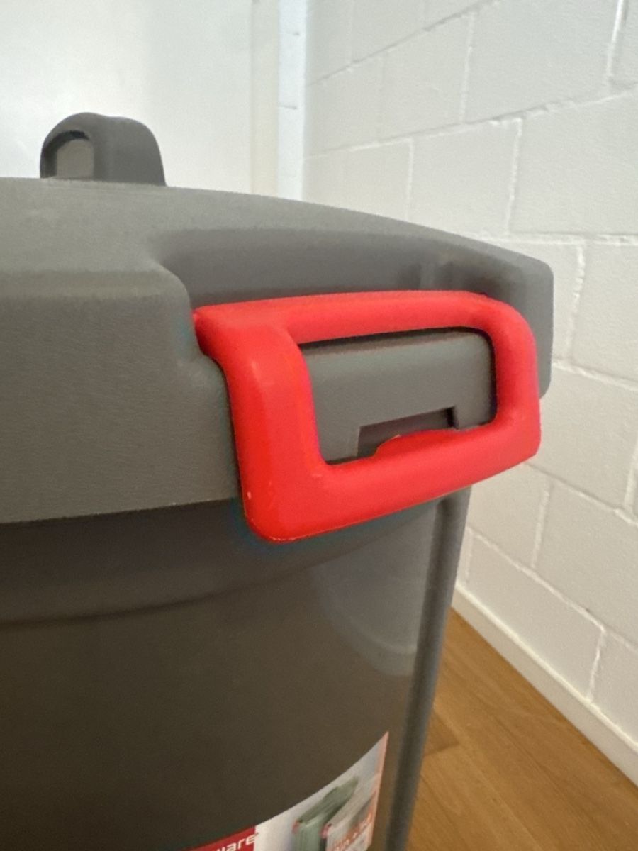 Altro per la casa: Eimer 75 Liter mit Verschlussclips – Usato da Erlenbach ZH venduto da jul_7hrg 2