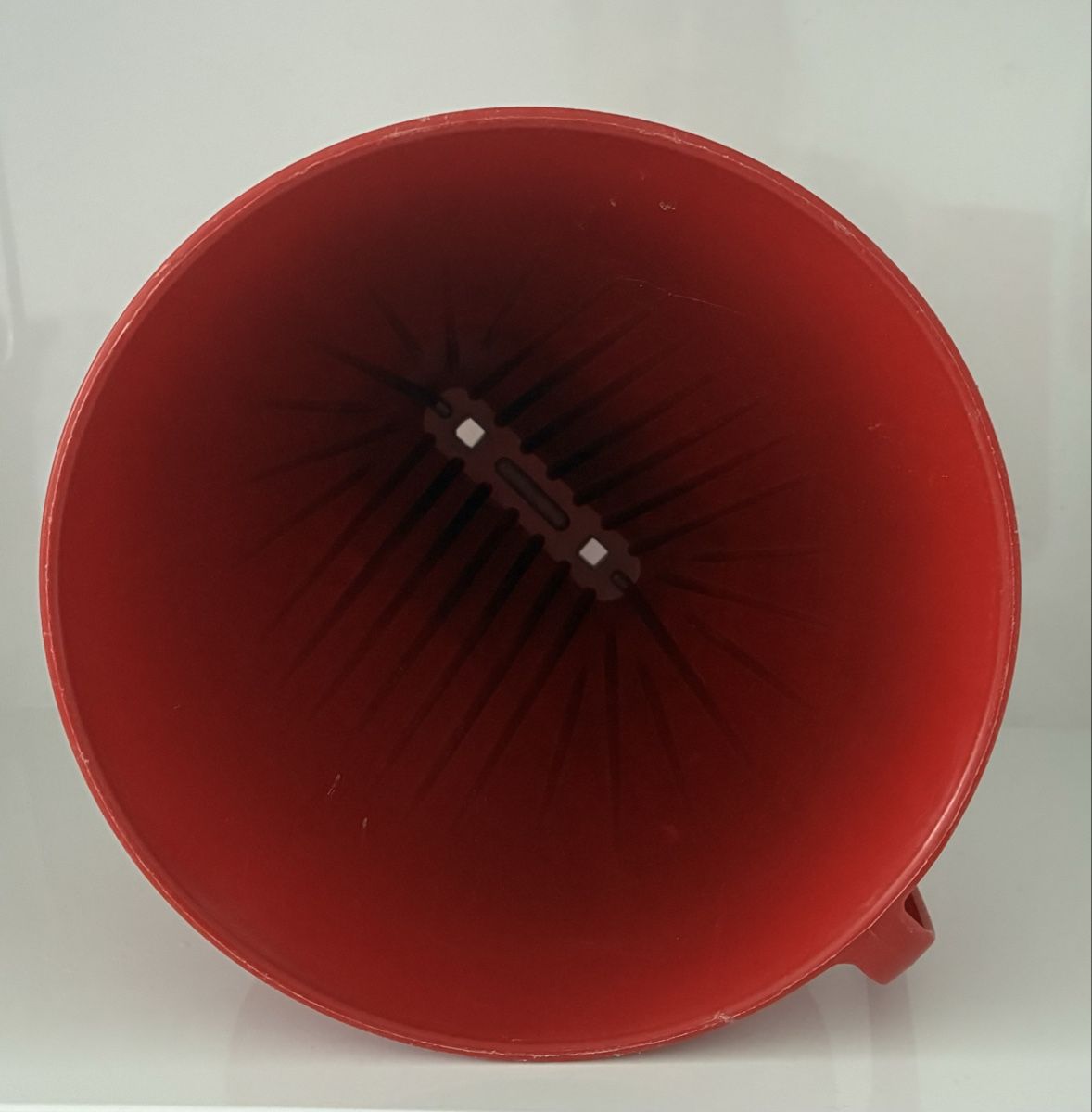 Altro per la casa: Coffee filter holder red plastic – Usato da Basel venduto da cat_sq5m 2