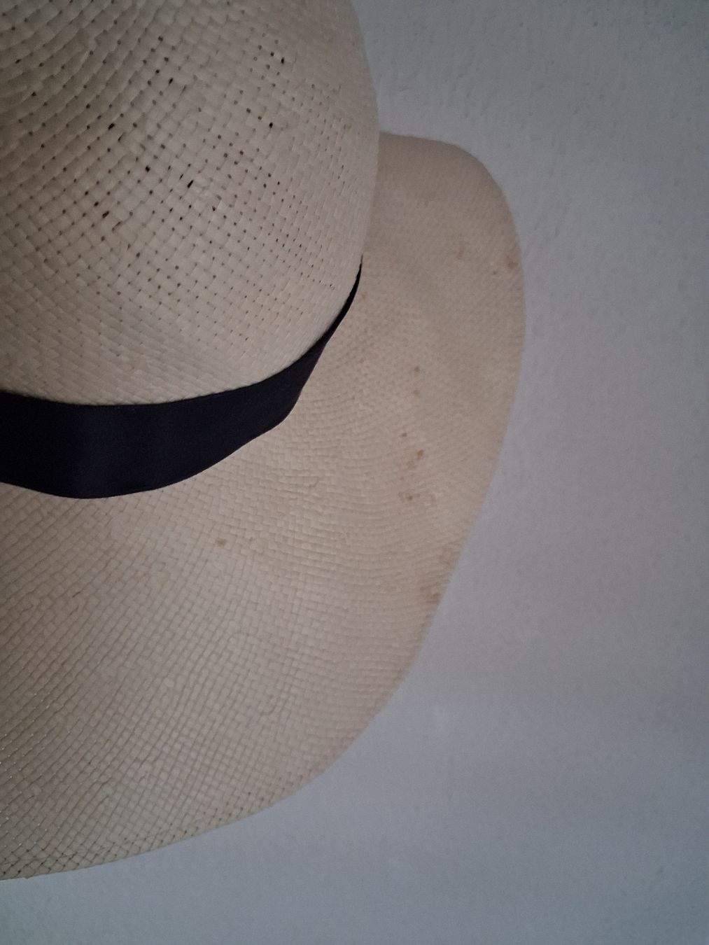 Copricapi, berretti & cappellini: Sonnenhut mit blauem Satinband – Usato da Mettmenstetten venduto da sell4purpose 3