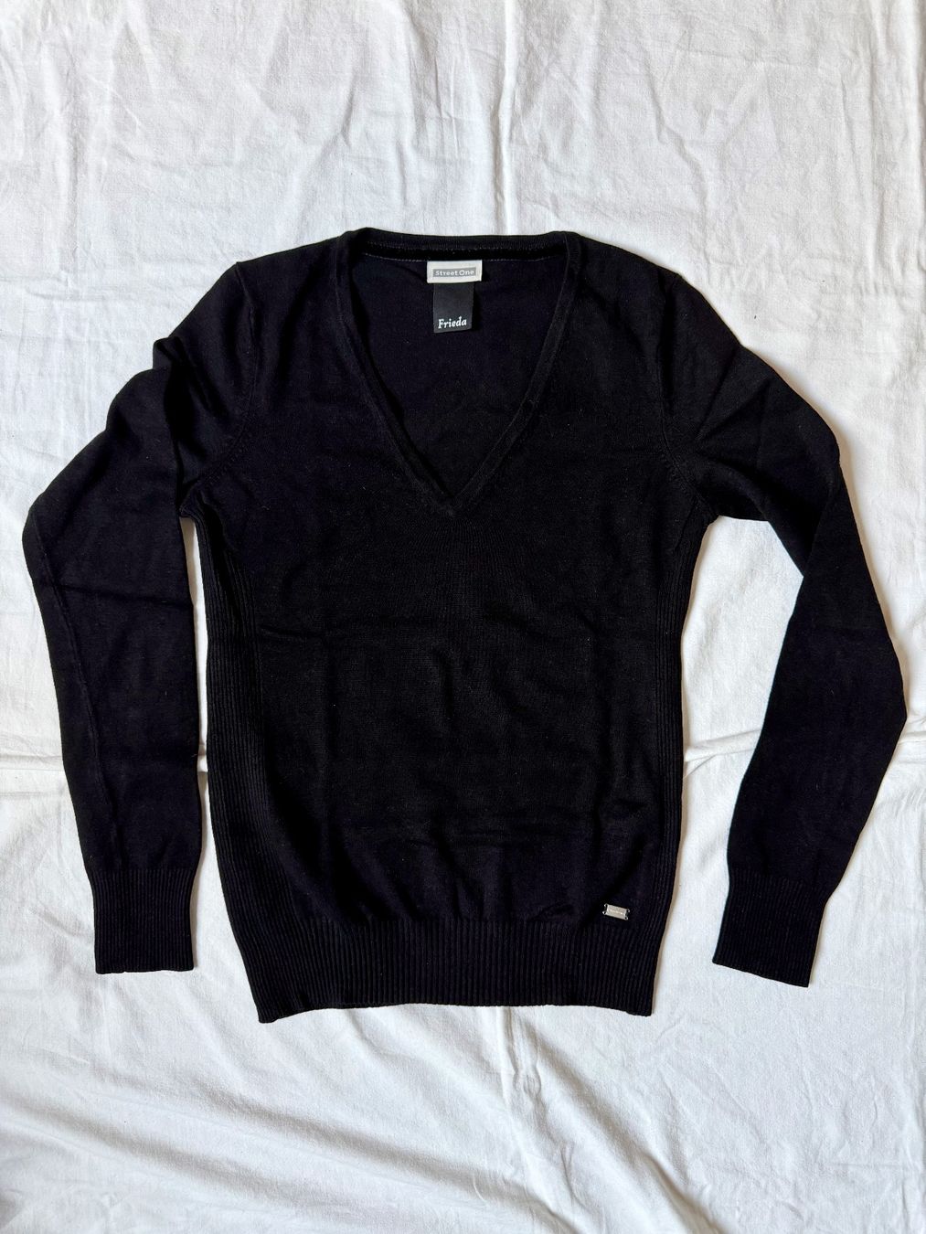 Maglioni & Felpe: Street One Feinstrick-Pullover schwarz, V-Ausschnitt, Gr. 36 – Usato da Basel venduto da Solaia28