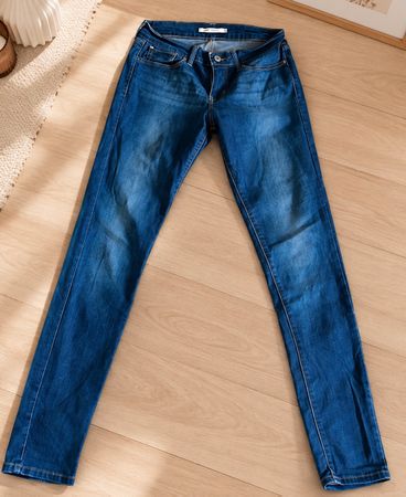 Levi's Skinny, taille 26, parfait pour le printemps!