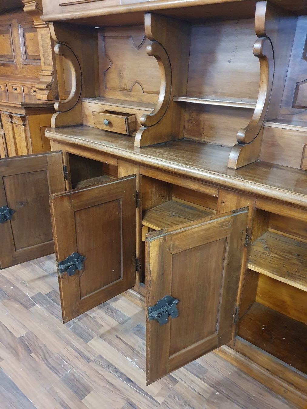 Credenze: ANTIKER BUFFETSCHRANK – Usato da Dietikon venduto da brocki-eyra 3