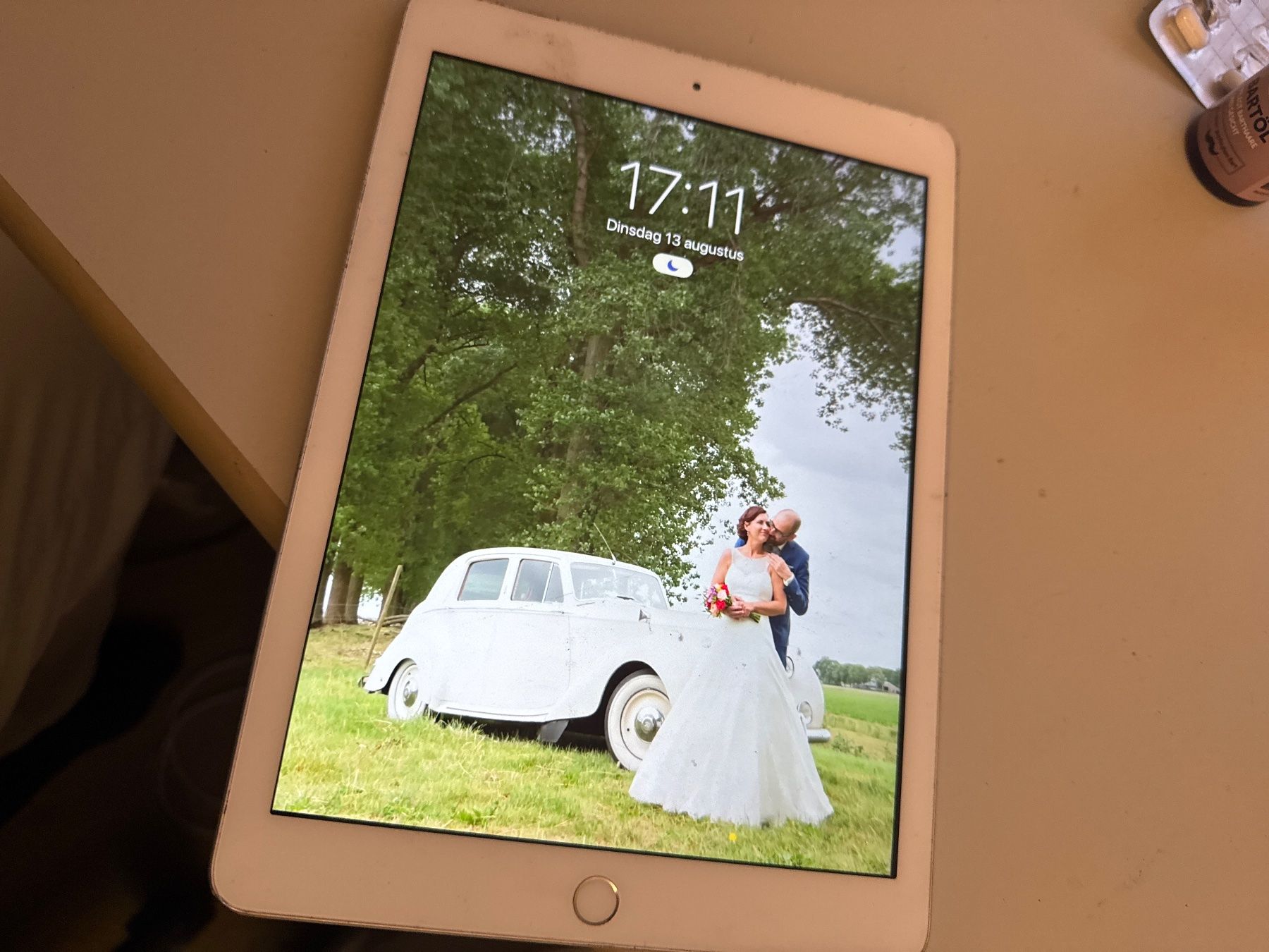 Apple Tablet PC: Ipad 5. Gen - A1822 - icloude / Display top – Difettoso da Olten venduto da HoYa01