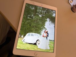 Ipad 5. Gen - A1822 - icloude / Display top