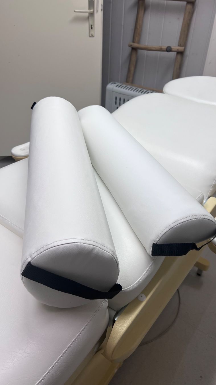 Lettini & sedie per cosmetici: Kosmetikliege elektrisch – Usato da Wangen SZ venduto da Pinguin99 5