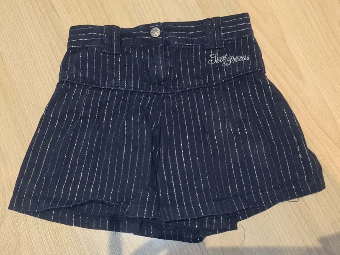 Pantaloni: Schöne Kindershorts – Usato da Fehraltorf venduto da Sumin