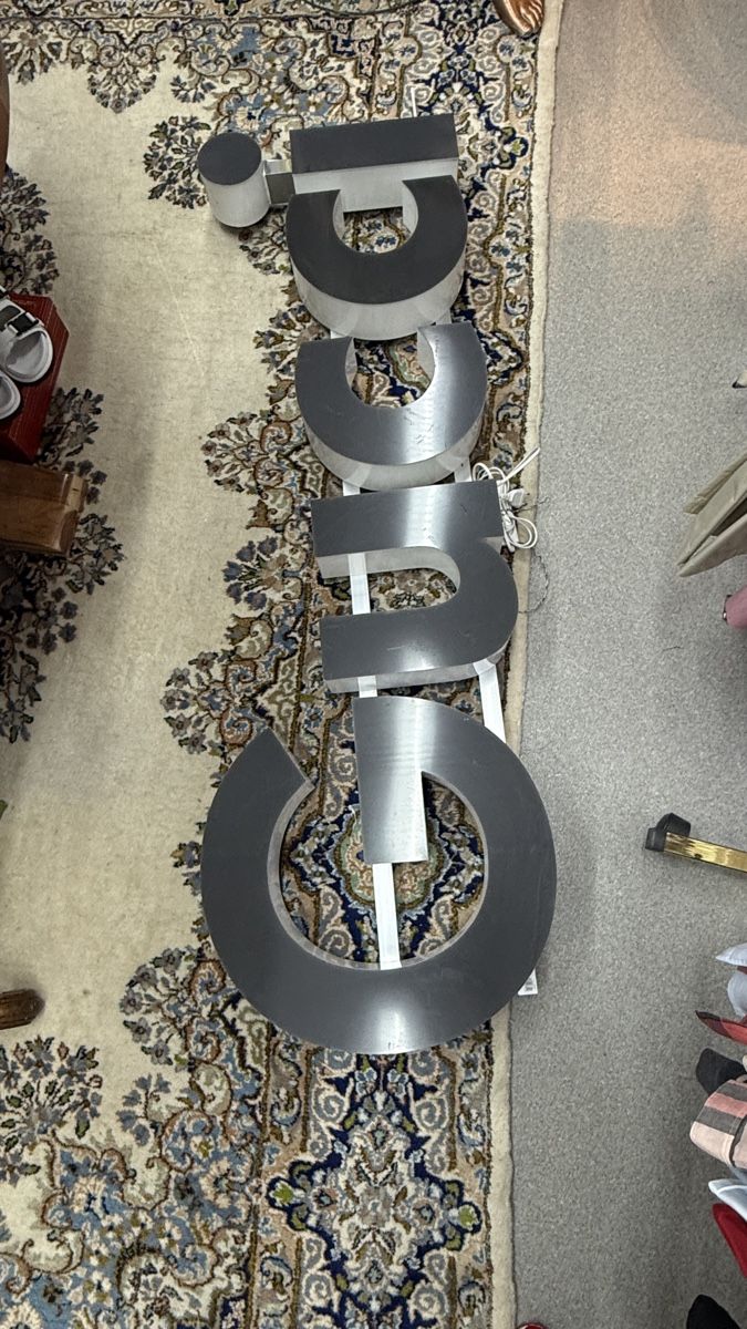 Lampade: Gucci Leuchtbuchstaben Werbeschild 150 cm  – Usato da Lachen SZ venduto da HelvetiaLuxury 3