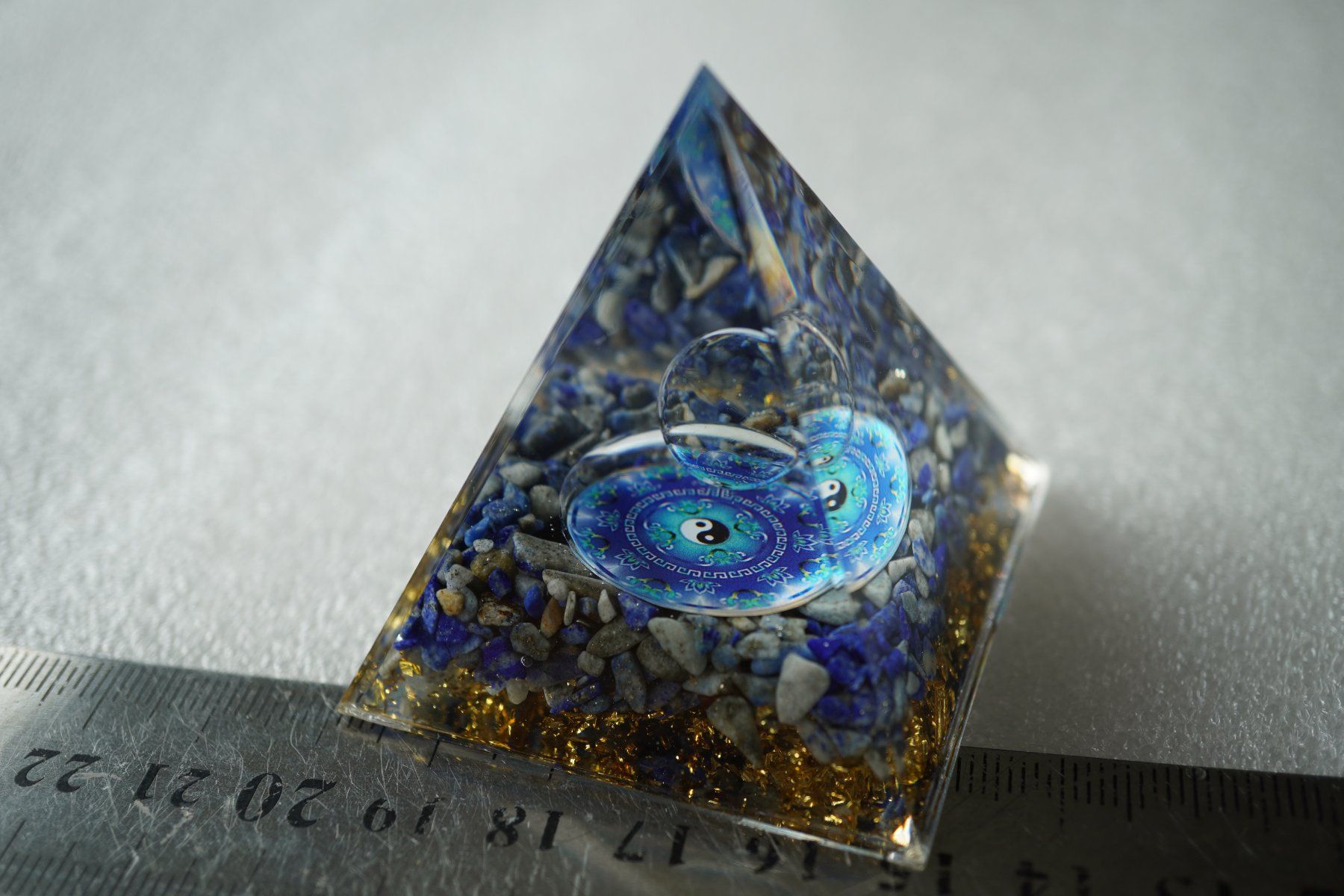 Minerali & Pietre curative: Lapis Lazuli   Kugel  Quarz Orgonit -Pyramide – Nuovo e nell'imballaggio originale da Eschenbach SG venduto da topstone