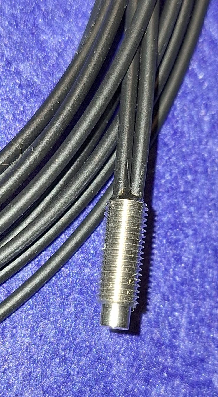 Componenti elettronici: Fibre optique neuve Keyence FU-25 – Nuovo e nell'imballaggio originale da Bussy FR venduto da 023 1