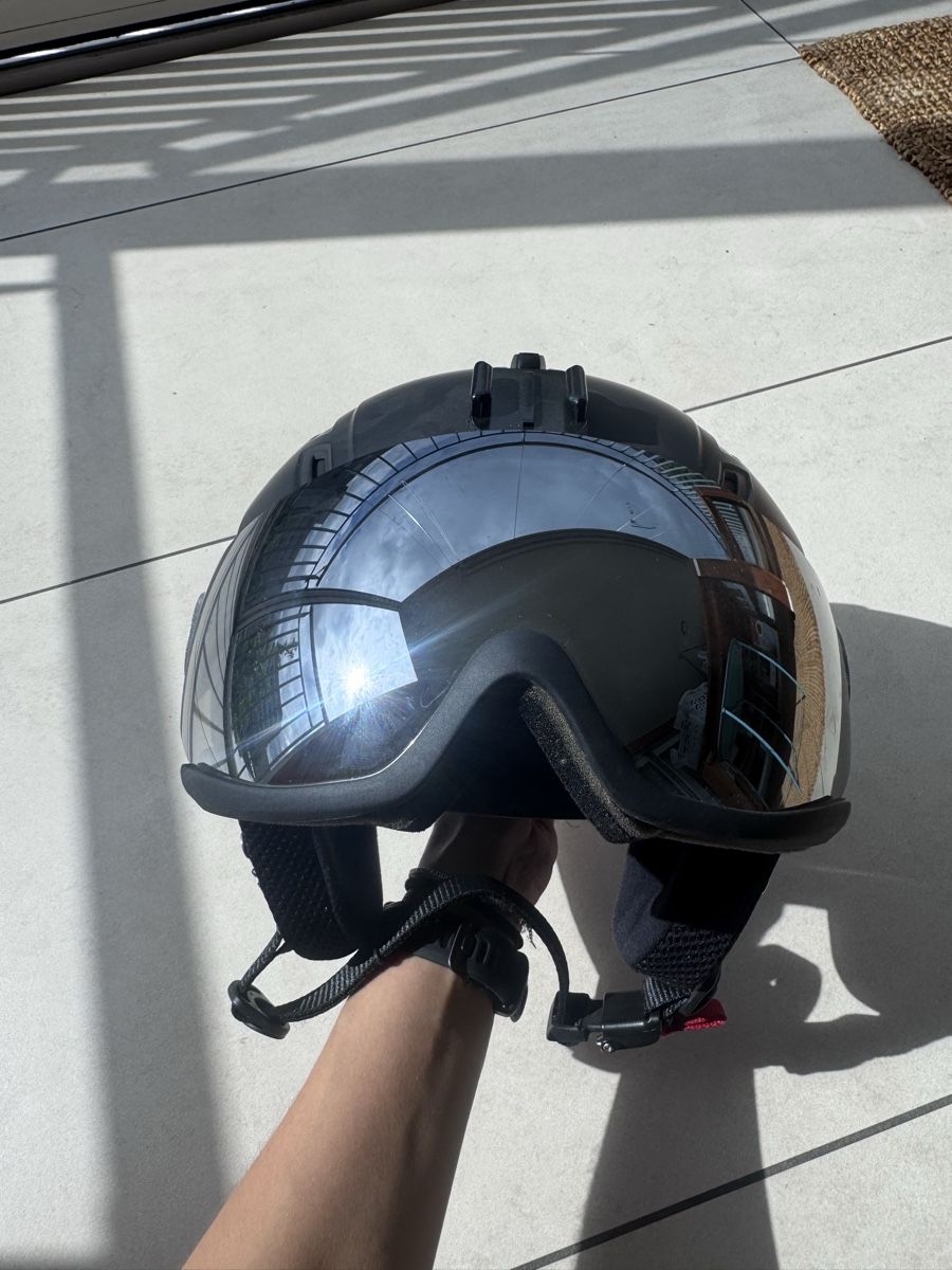 Caschi: Schwarzer Skihelm mit Visier – Usato da Frauenfeld venduto da sophiaverkauft 4