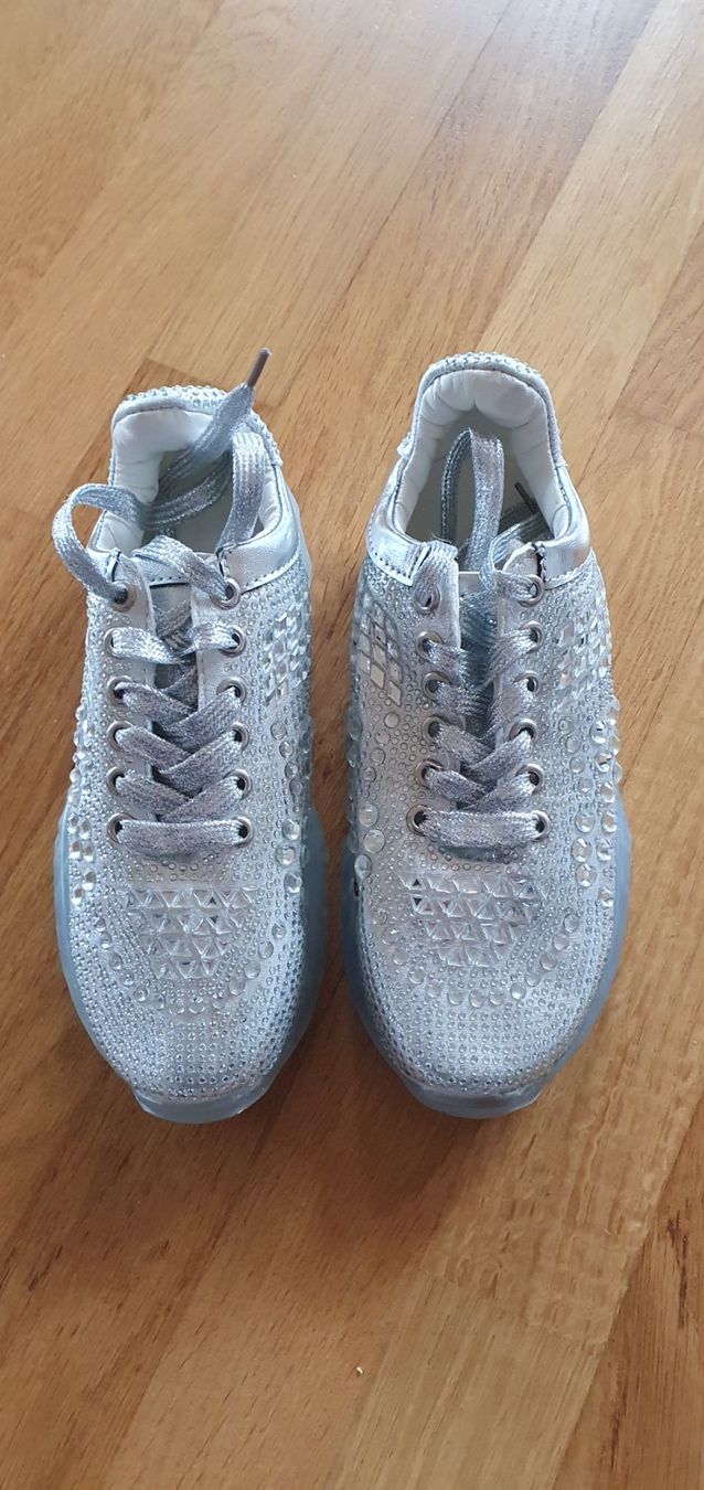 Damenschuhe: Glitzer Damen Sneaker Gr. 37, Silbern Neu – Neu (gemäss Beschreibung) aus Islisberg von Moonlight98
