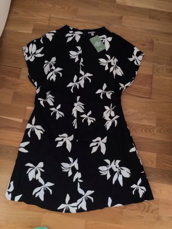 H&M Kleid mit Blumenmuster, Grösse L, Neu mit Etikett!