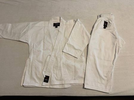 Karate-Gi/ -Trainingsanzug inkl. Gurte 