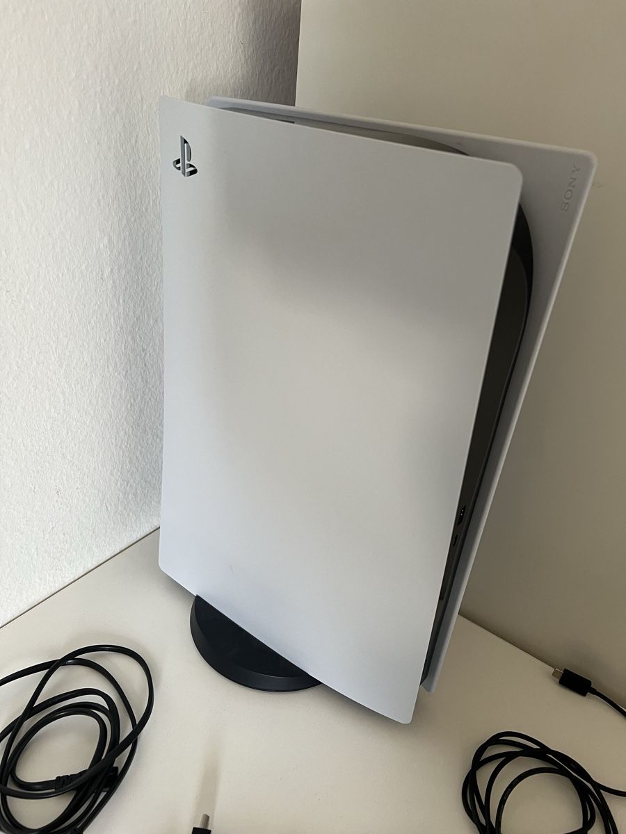 Sony Console: Sony PlayStation 5 Konsole mit Controller gebraucht – Usato da Luzern venduto da marc.3 1