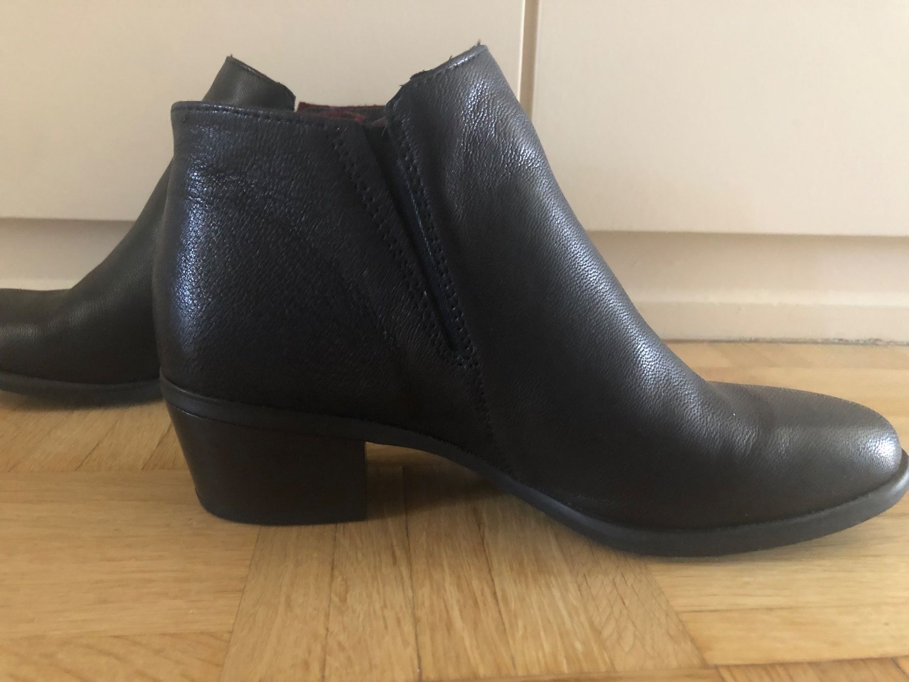 Damenschuhe: Bottines en cuir à talons neuves – Gebraucht aus Onex von kattrina 1