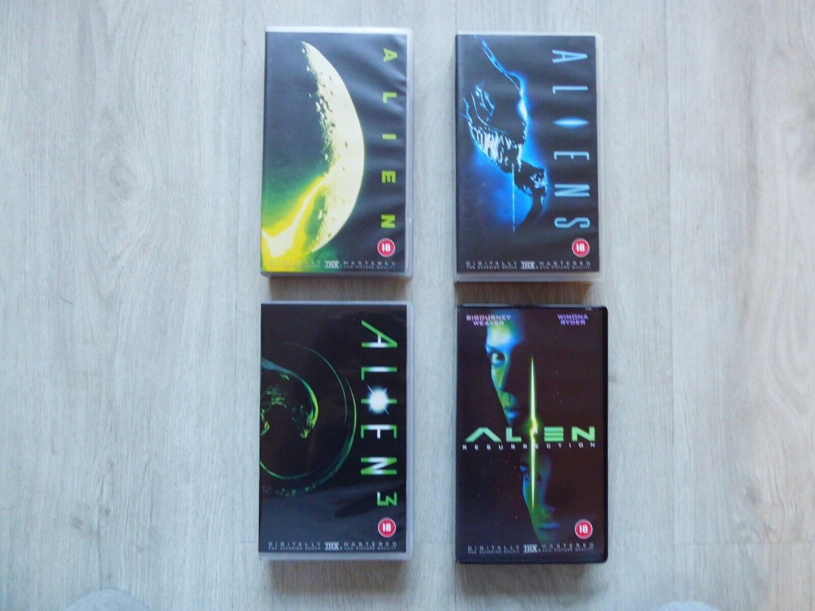 Aufnahmegeräte: ALIEN SAGA VHS BOXSET – Gebraucht aus Walchwil von  1
