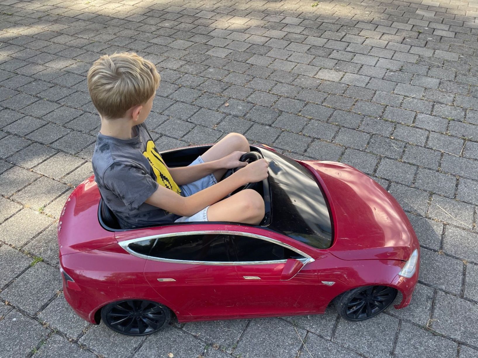 Veicoli per bambini: Kinder Elektroauto Tesla Model S rot – Usato da Belp venduto da stonebuck1 2