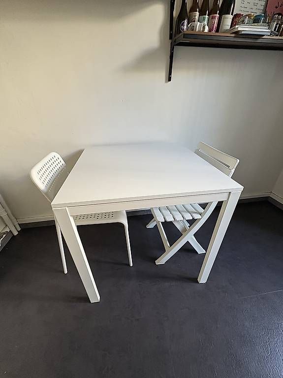 Ikea Tables: Table IKEA – D'occasion à Lausanne par jea_9qsk
