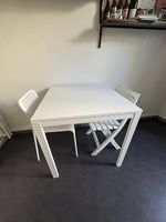 Table et sièges IKEA