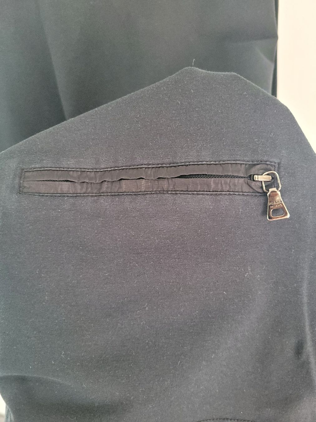 Prada Maglioni & Felpe: PRADA LONGSLEEVE, L-XL – Usato da Zürich venduto da mer_6tqg 2