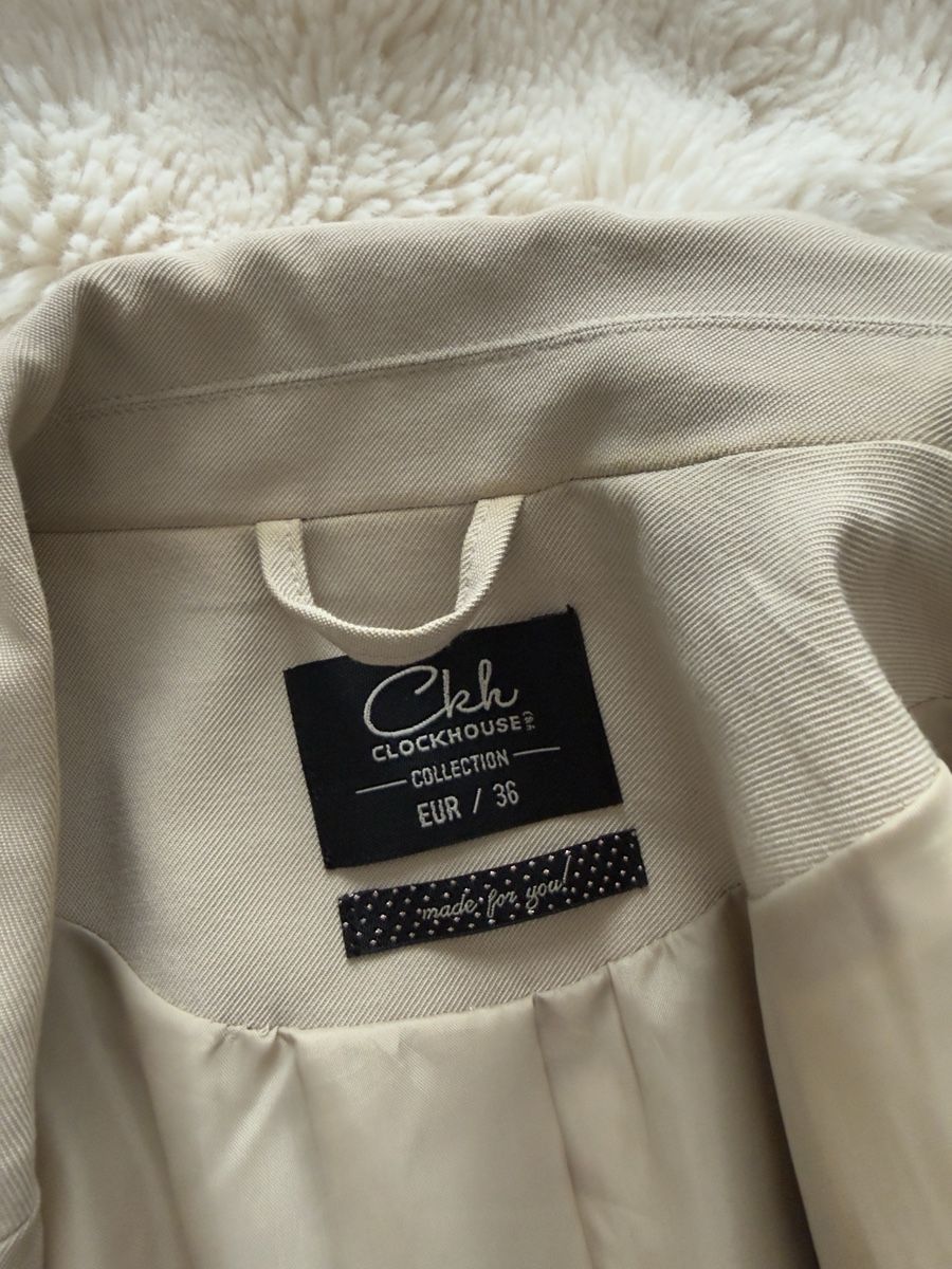 C&A Anzüge & Kostüme: Damen Blazer beige – Gebraucht aus Niederhasli von elm_7pyv 3