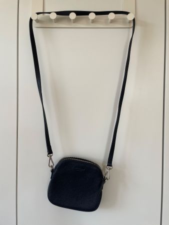 CHI CHI FAN Hamburg Leder Umhängetasche / Crossbody Bag NEU