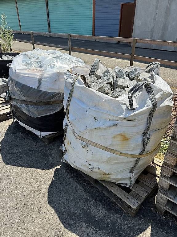 Pietre & tegole: Granitsteine Pflastersteine 10/10 – Usato da Unterkulm venduto da zetai 1
