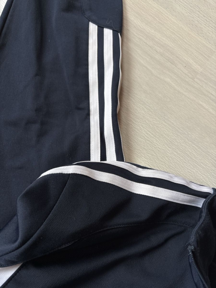 Adidas Leibchen & Hosen: Survêtement Adidas – Gebraucht aus Blignou (Ayent) von Lucas.s23 2