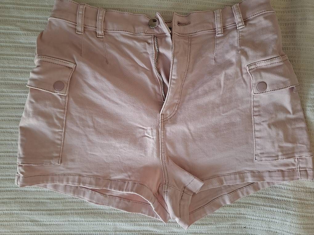 Lots de vêtements: 4x Shorts  Sommer-Set - Grösse 38 – D'occasion à Affoltern am Albis par Feather 1