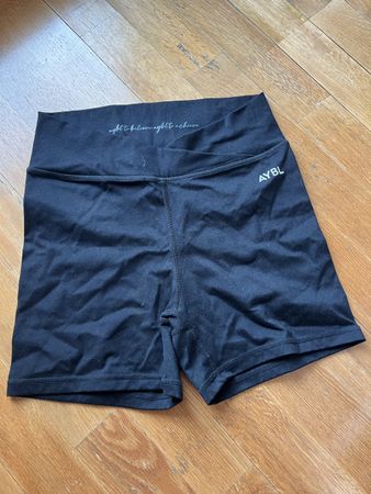 AYBL Shorts schwarz mit Bund-Detail