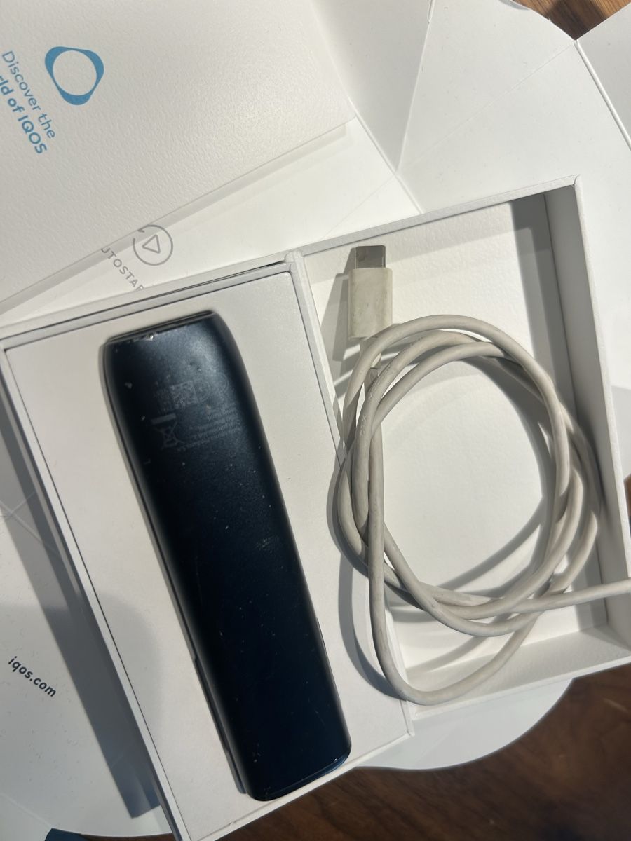 Iqos Tabacchi: IQOS ILUMA ONE Tabakerhitzer dunkelblau mit Ladekabel – Usato da Zürich venduto da Be_Ia 1