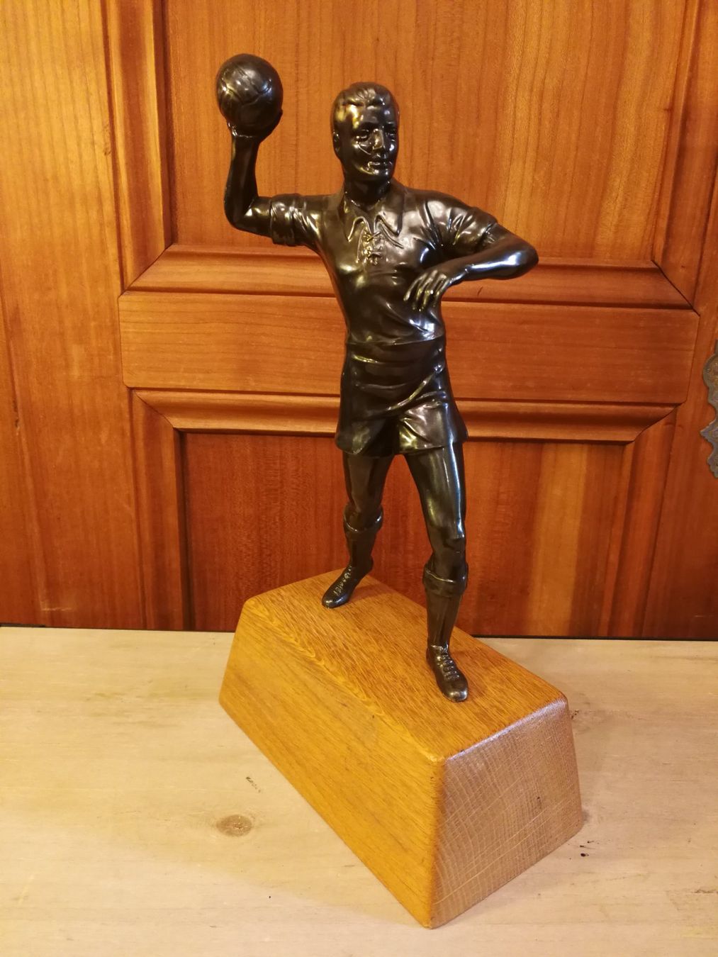 Statuette: Bronzefigur werfender Handballer – Usato da Wagenhausen venduto da Simbad 1