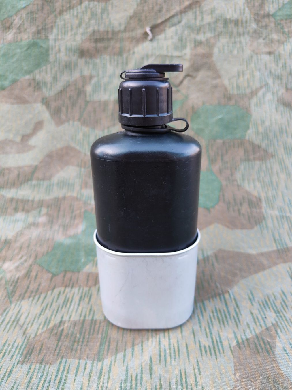 Schweizer Armee Attrezzatura & Pezzi di ricambio: Feldflasche Ord. 1985/91, von 1989, N – Usato da Bauma venduto da SwissMilitaria